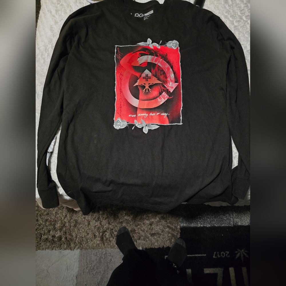 Men's Black Graphic Shirt lrg XL new without tags